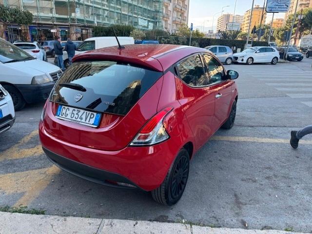 Lancia Ypsilon 1.0 Hybride