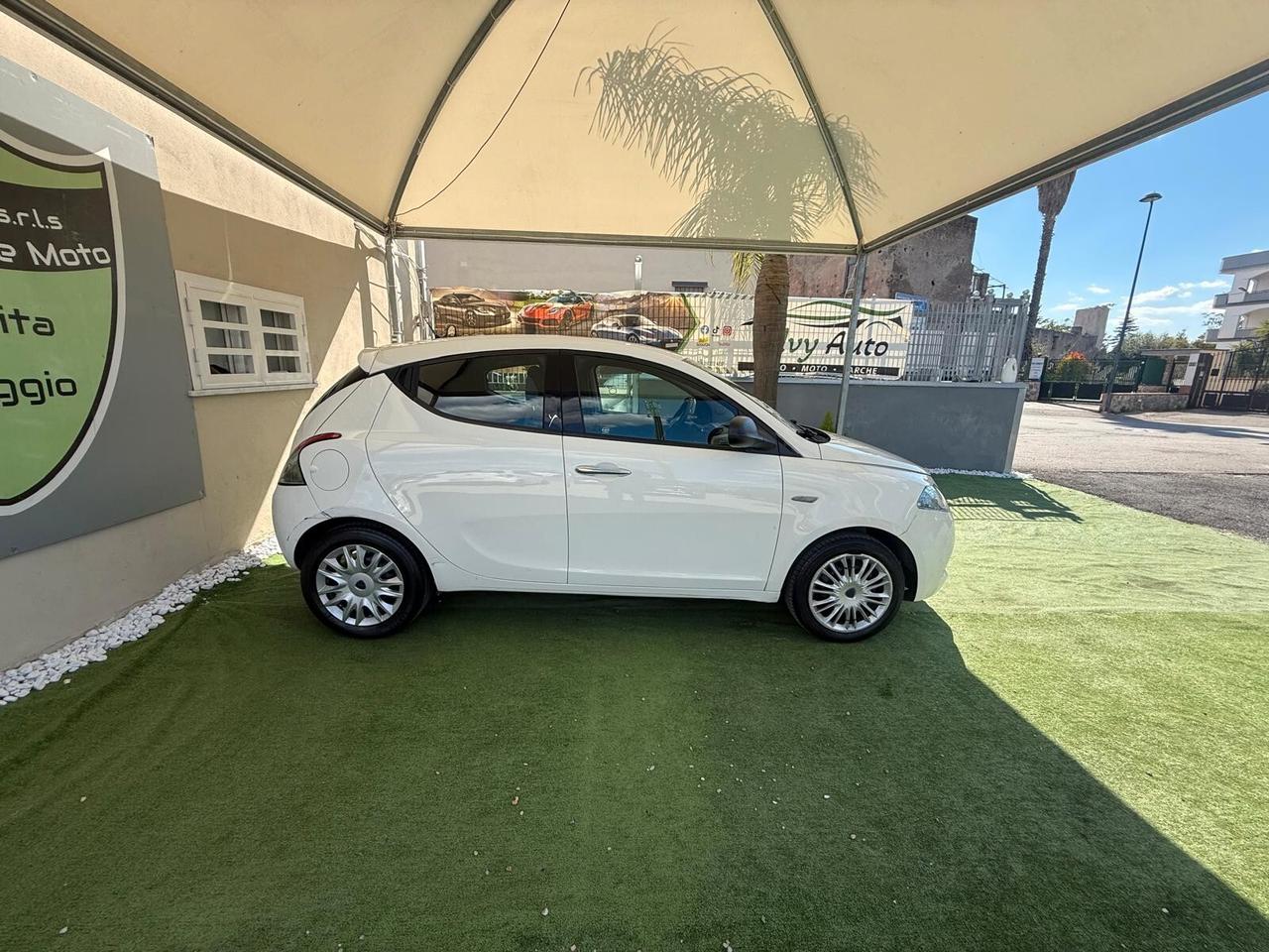 Lancia Ypsilon 1.2 69 CV 5 porte S&S Platinum