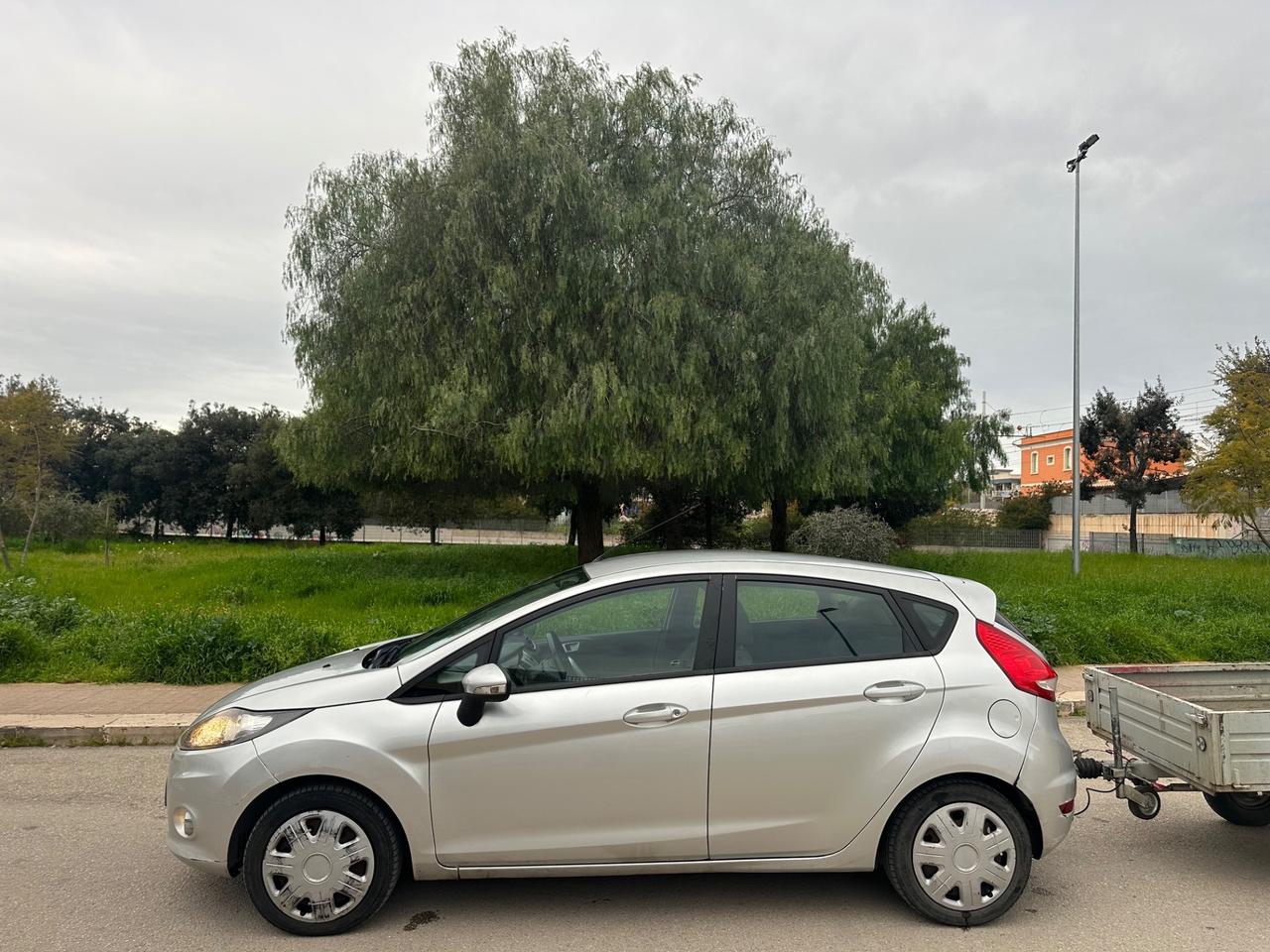 Ford FIESTA 1.4 DIESEL 2011 - GANCIO E CARRELLO