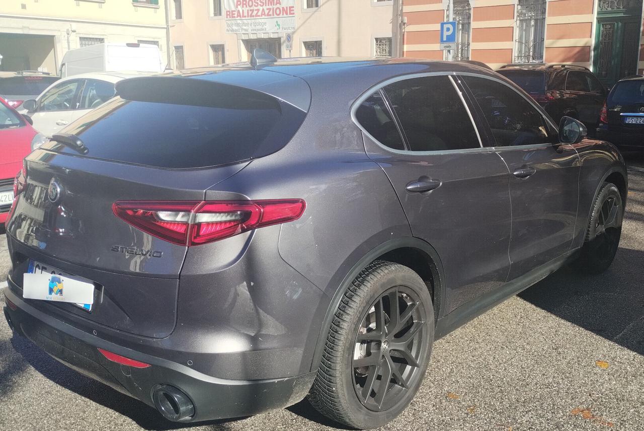 Alfa Romeo Stelvio 2.2 Turbodiesel 210 CV AT8 Q4 Super