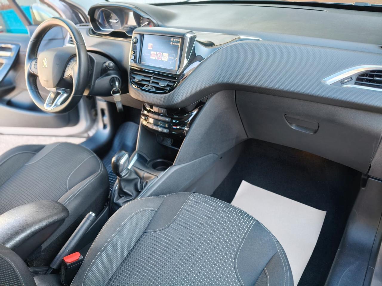 Peugeot 208 anno 2019 full optional