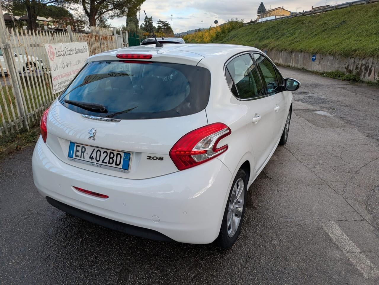 Peugeot 208 1.4 HDi 68 CV 5 porte Allure