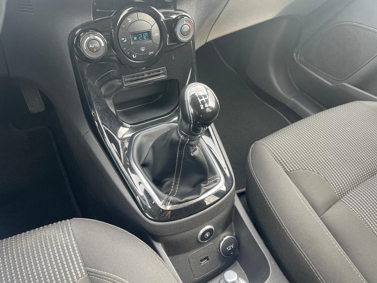 Ford Fiesta 1.4 5p. Bz.- GPL 95cv Titanium-NAVIGATORE