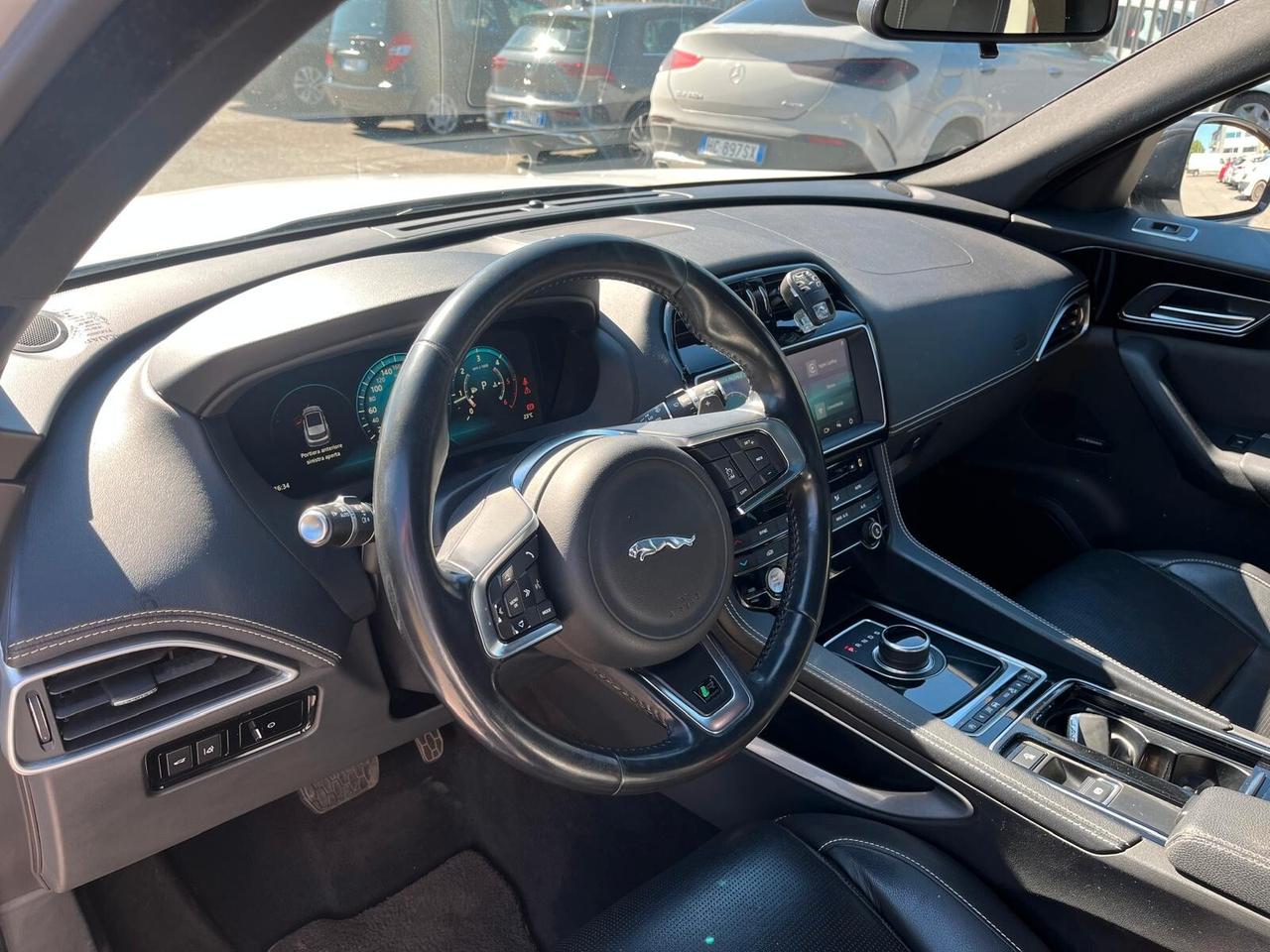 Jaguar F-Pace 2.0 D 180 CV AWD R-Sport