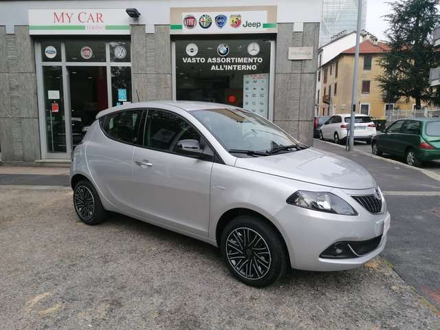 Lancia Ypsilon 1.0 Hybrid 5 porte Gold - - - 5 POSTI - - - 01 - - - PREZZO REALE SENZA VINCOLI - -