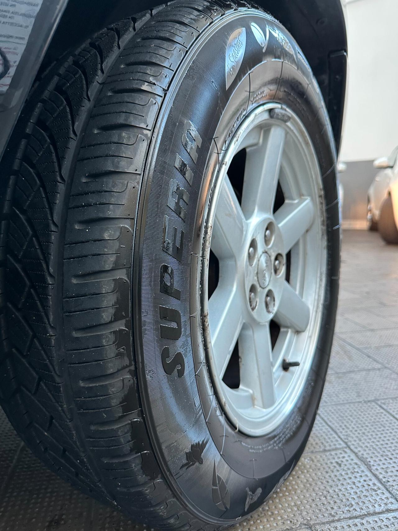 Jeep Cherokee 2.8 Diesel 4x4, automatico, gomme nuove, perfetta