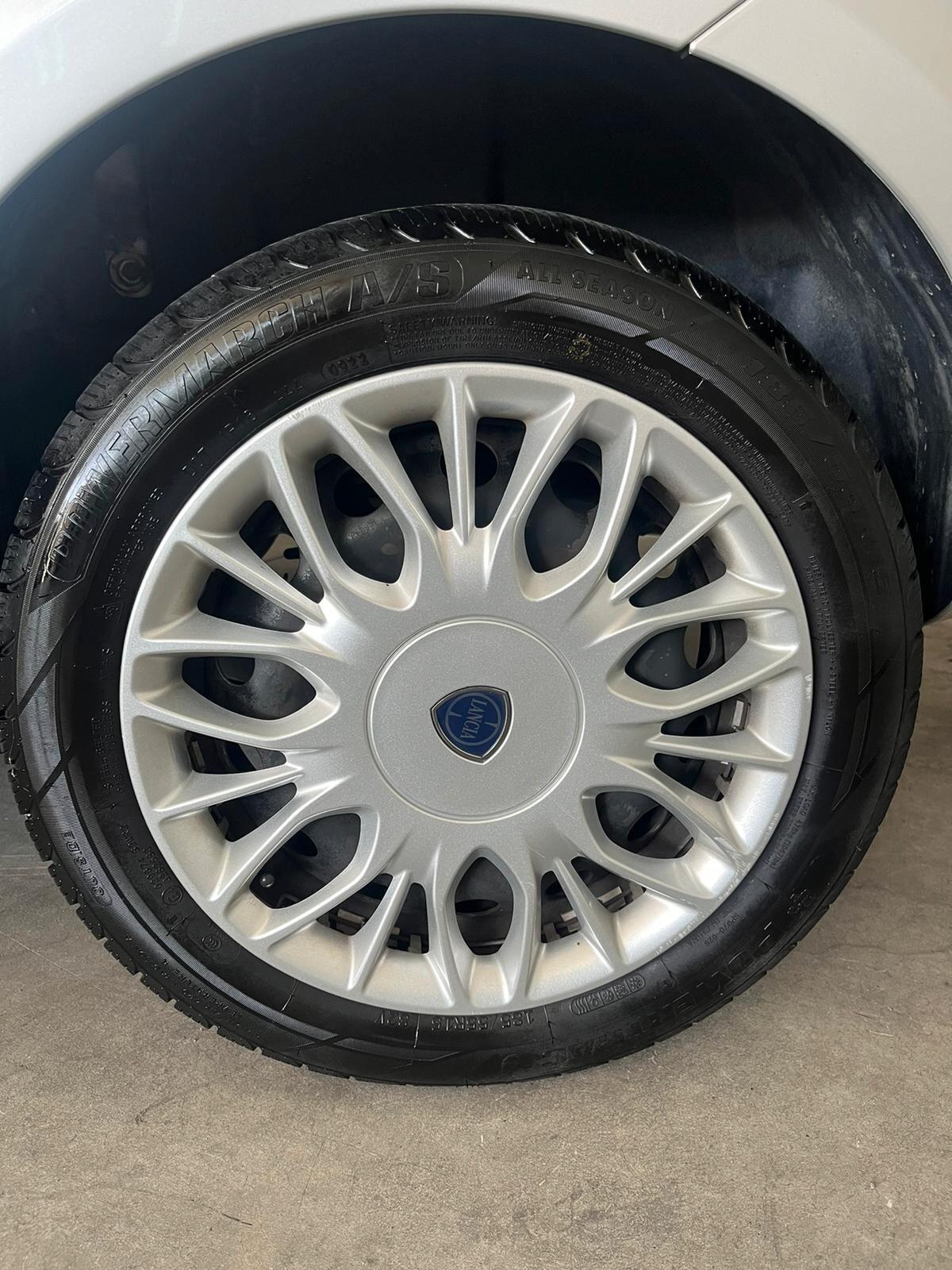 Lancia Ypsilon 1.2 69 CV 5 porte Gold NON VINCOLATO A FINANZ