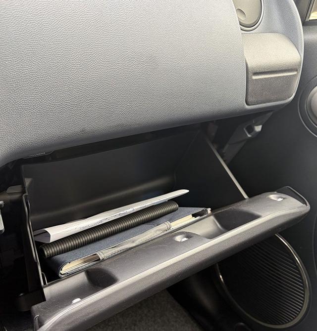 PEUGEOT iOn Active