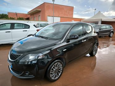 Lancia Ypsilon 1.0 FireFly 5 porte S&S Hybrid Gold Plus