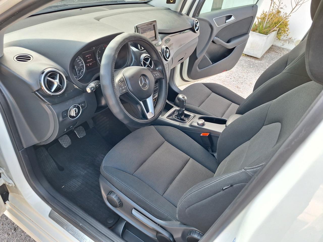 Mercedes-benz B 180 CDI BlueEFFICIENCY Executive NAVI TEL RETROCAMERA