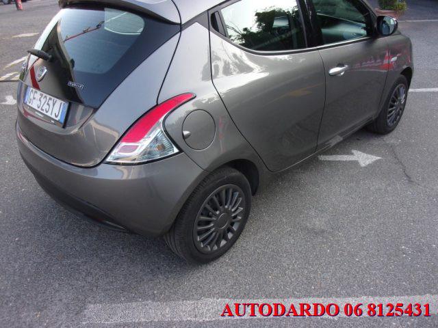 LANCIA Ypsilon 1.0 FireFly 5 porte S&S Hybrid Ecochic Silver