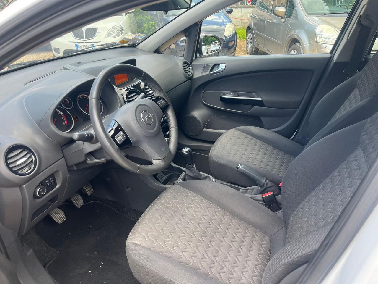 Opel Corsa 1.2 5 porte Sport