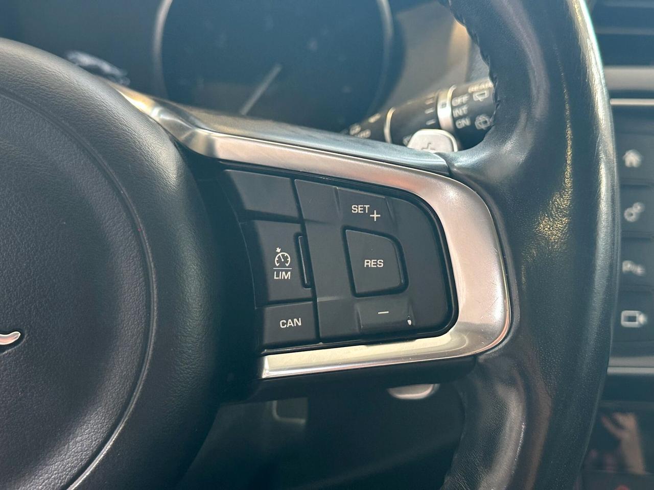 Jaguar F-Pace 2.0 D 180 CV AWD R-Sport