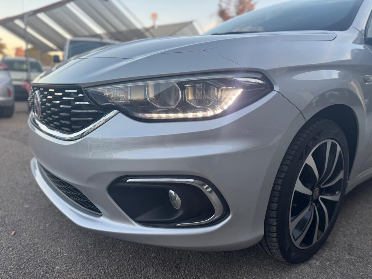 Fiat Tipo 1.6 Mjt SW Lounge Navi Retro Carplay