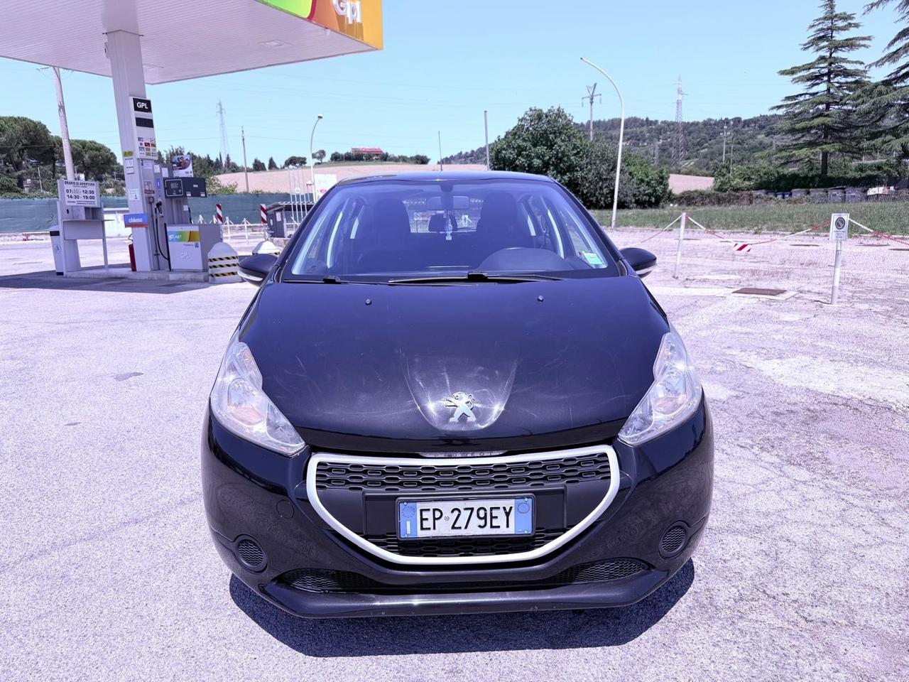 Peugeot 208 1.4 HDi 68 CV 5 porte Ok neopatentati
