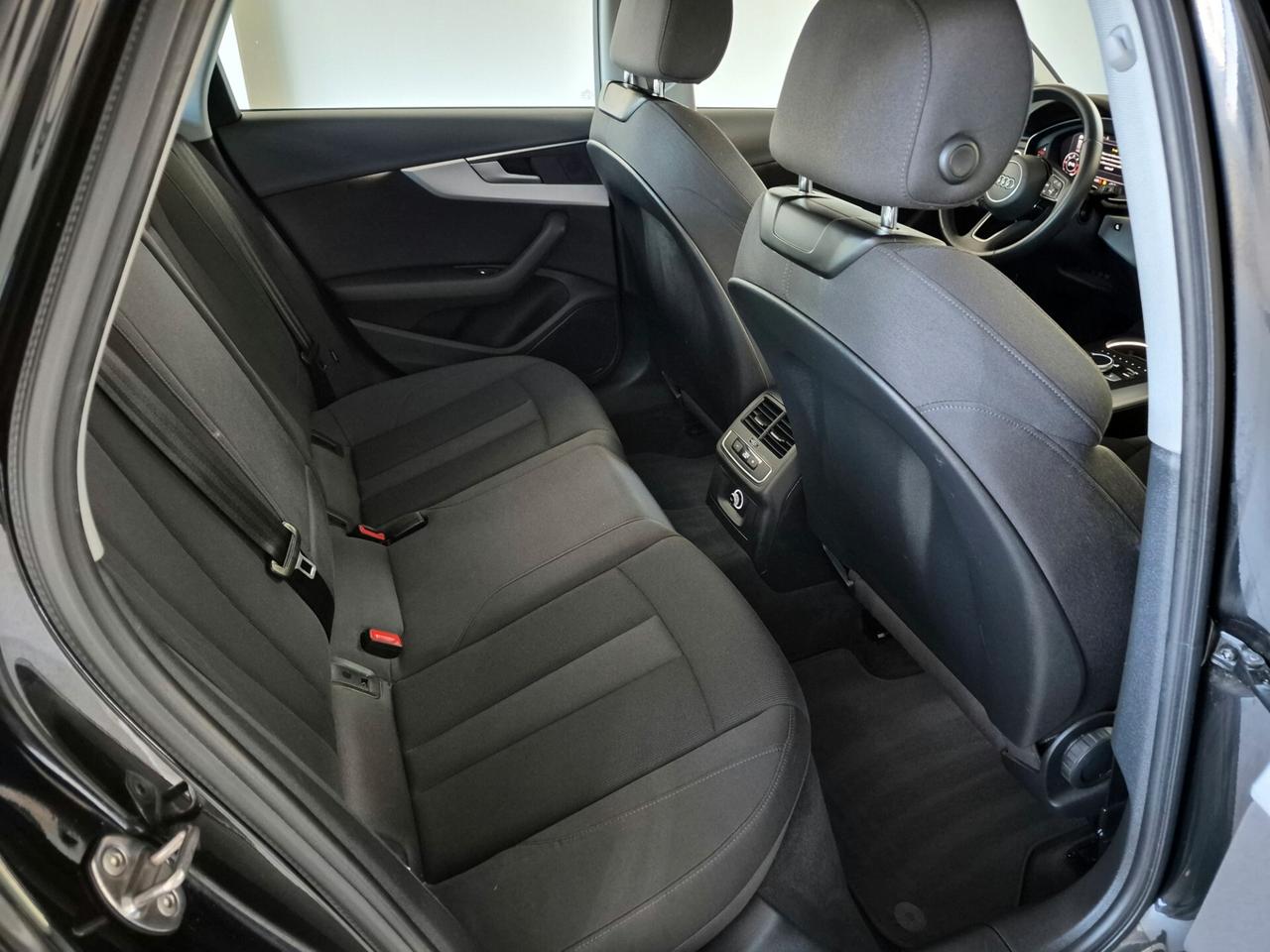 Audi A4 AVANT 2.0 TDI 150CV S-TRONIC LED NAVI CLIMA 3 ZONE SEDILI RISC. WIRELESS