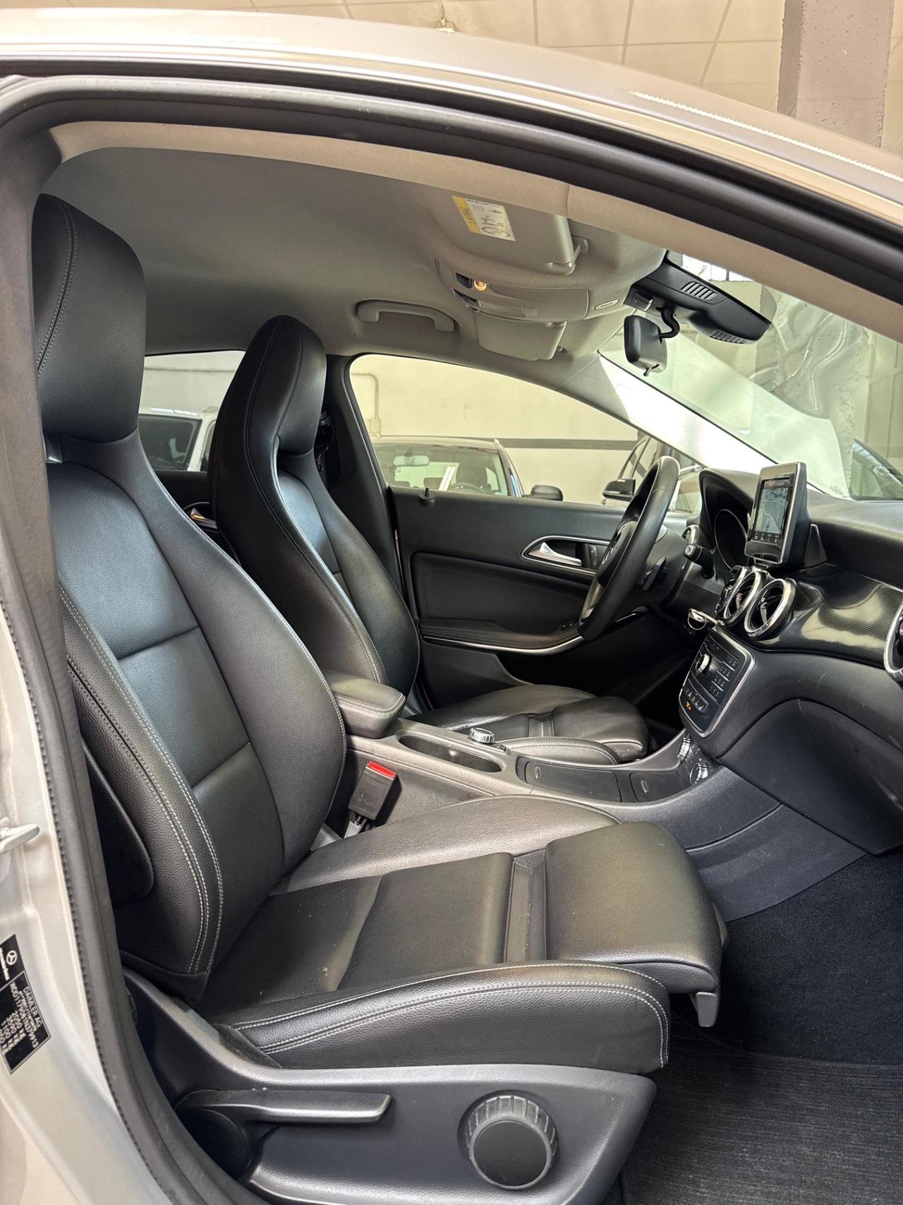 Mercedes-benz CLA 200 d Premium