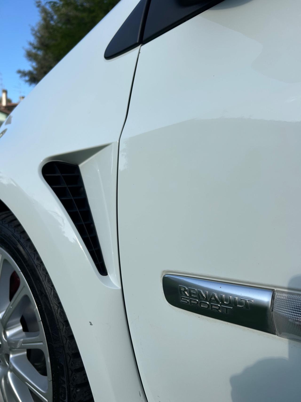Renault Clio RS F1 Team R27