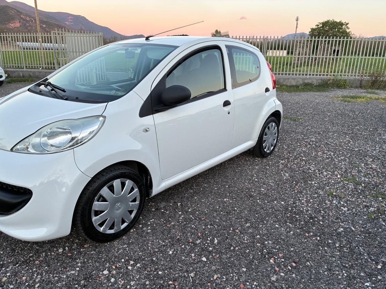 Peugeot 107 1.0 68cv 5p - 2009