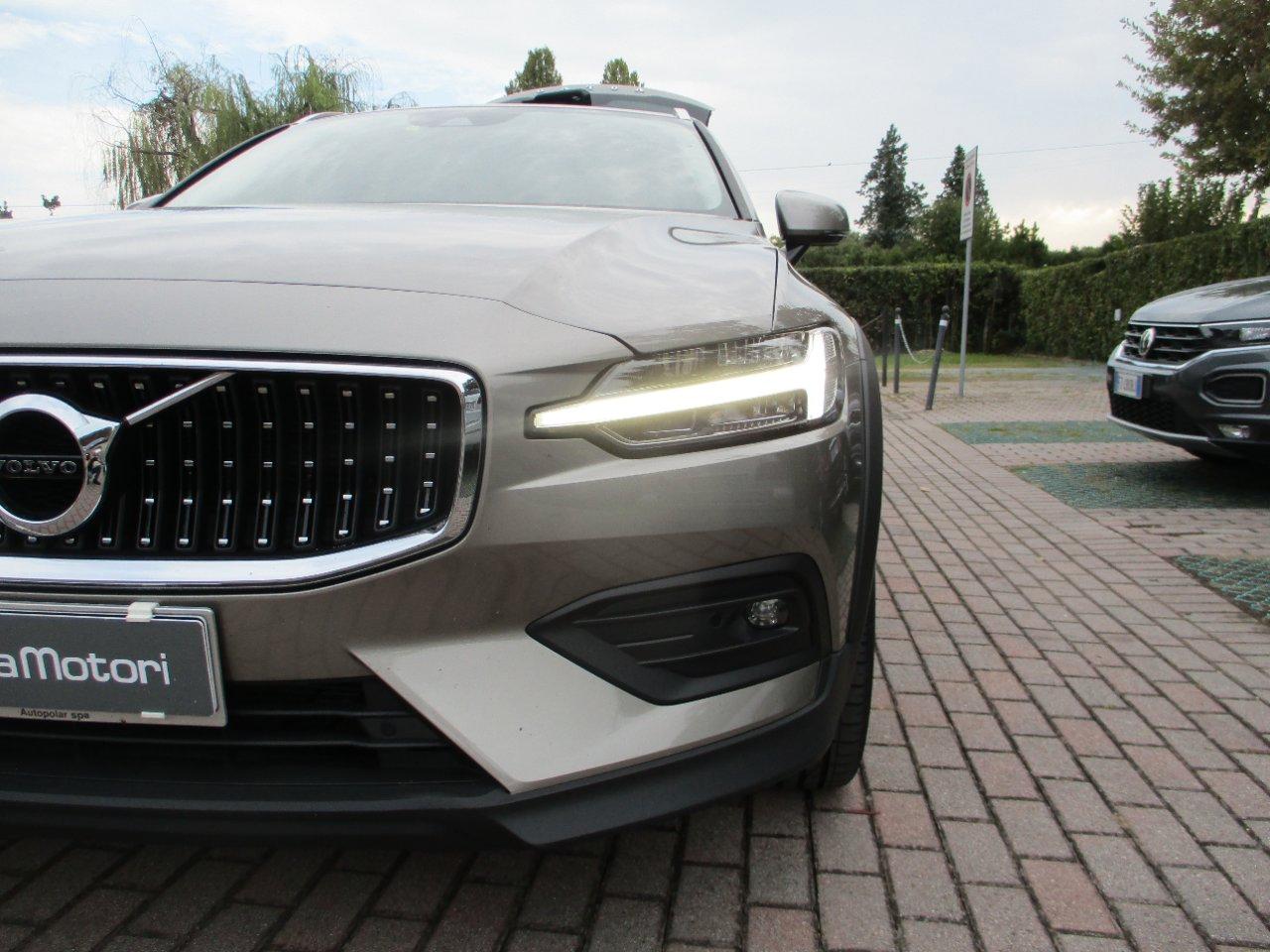 Volvo V60 Cross Country 2.0 b4 Business Pro AWD auto CarPlay/Camera/Portellone