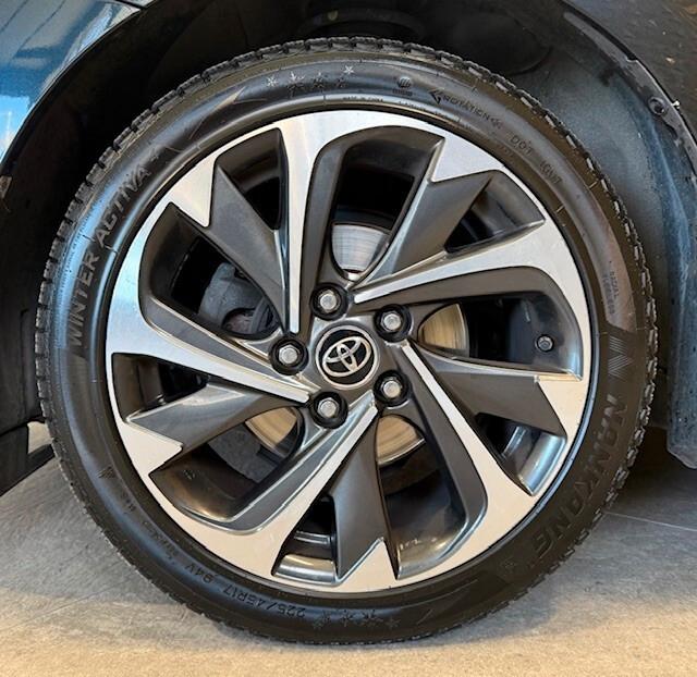 Toyota Auris 1.8 Hybrid Business