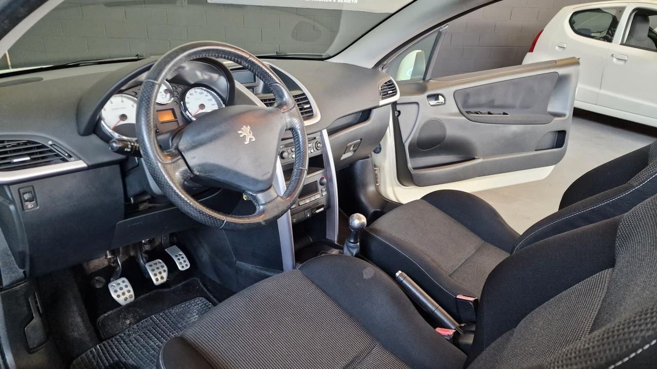 Peugeot 207 1.6 VTi 120CV CC Féline