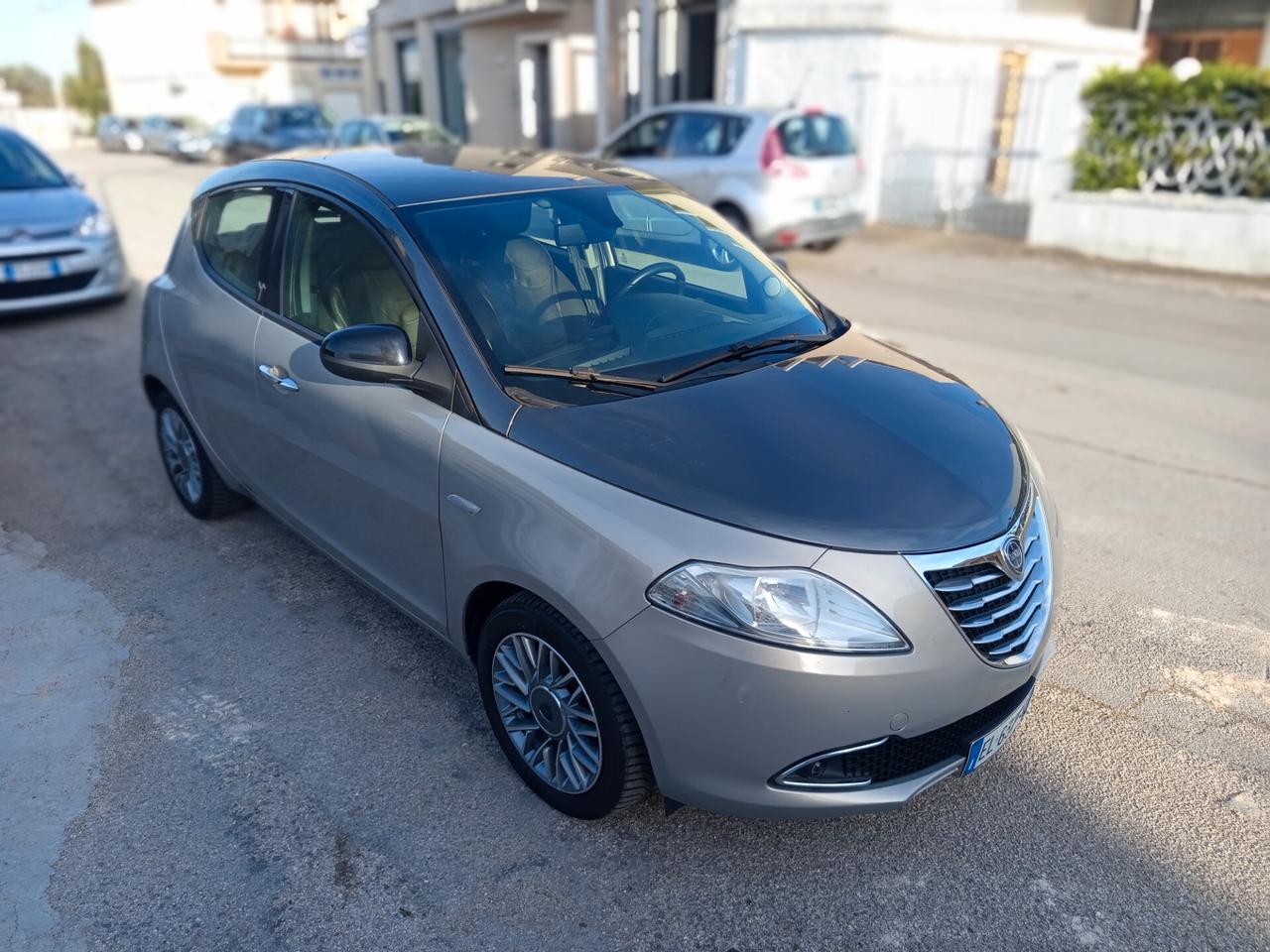 Lancia Ypsilon 1.2 Platinum BICOLORE