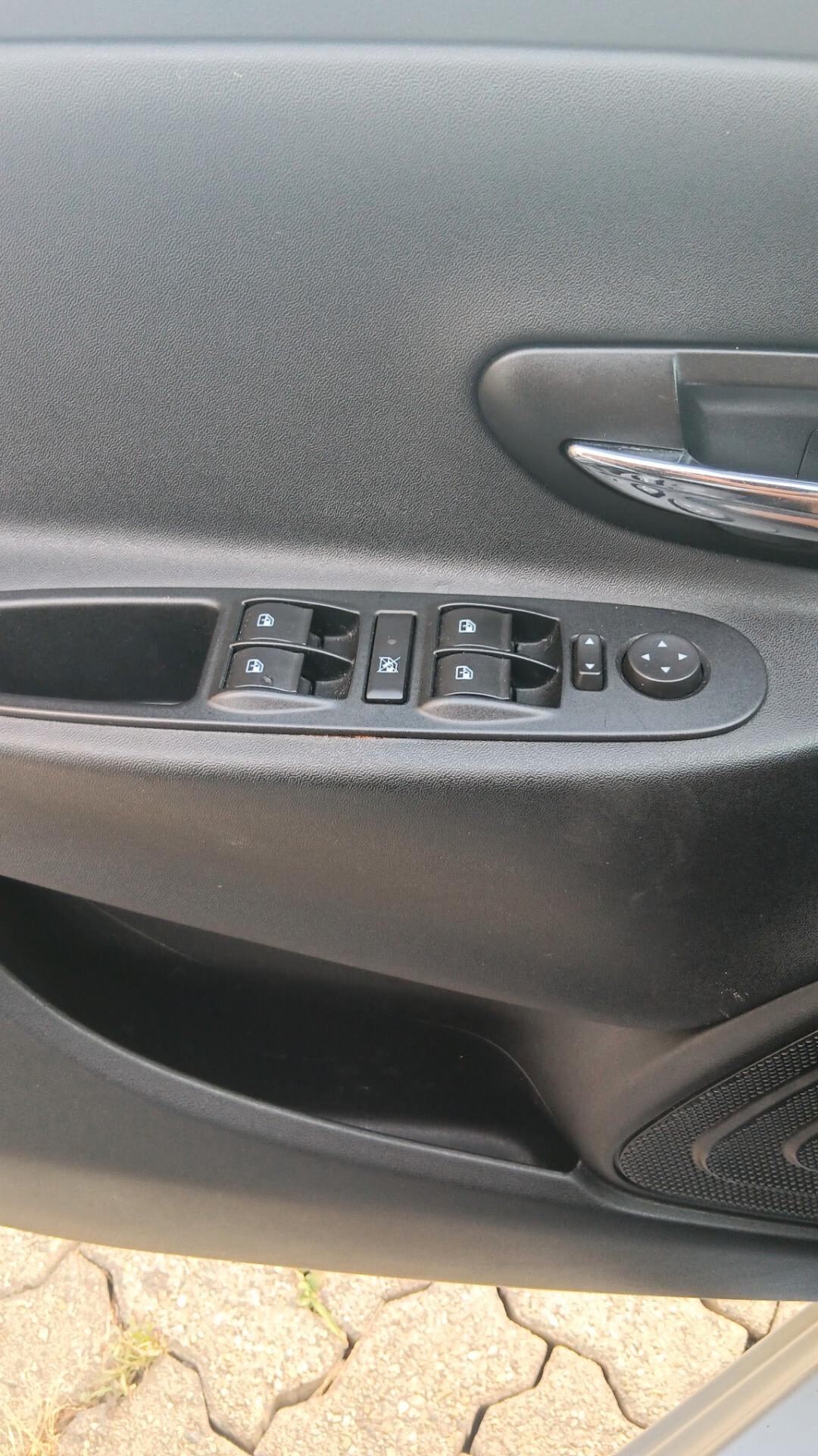 Lancia Ypsilon 0.9 TwinAir 85 CV 5 porte S&S Platinum