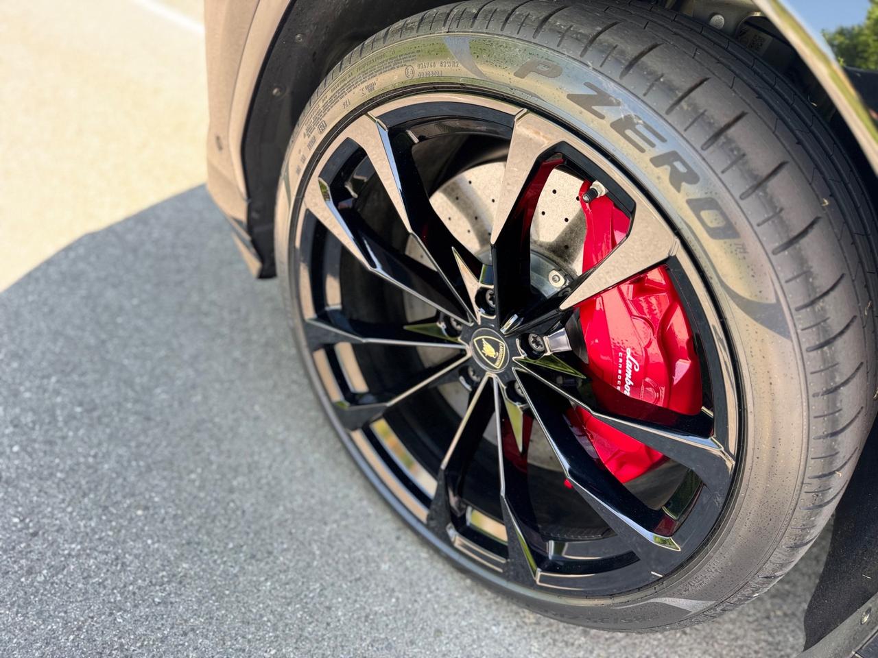 Lamborghini Urus 4.0 V8 650cv Total Black Permute
