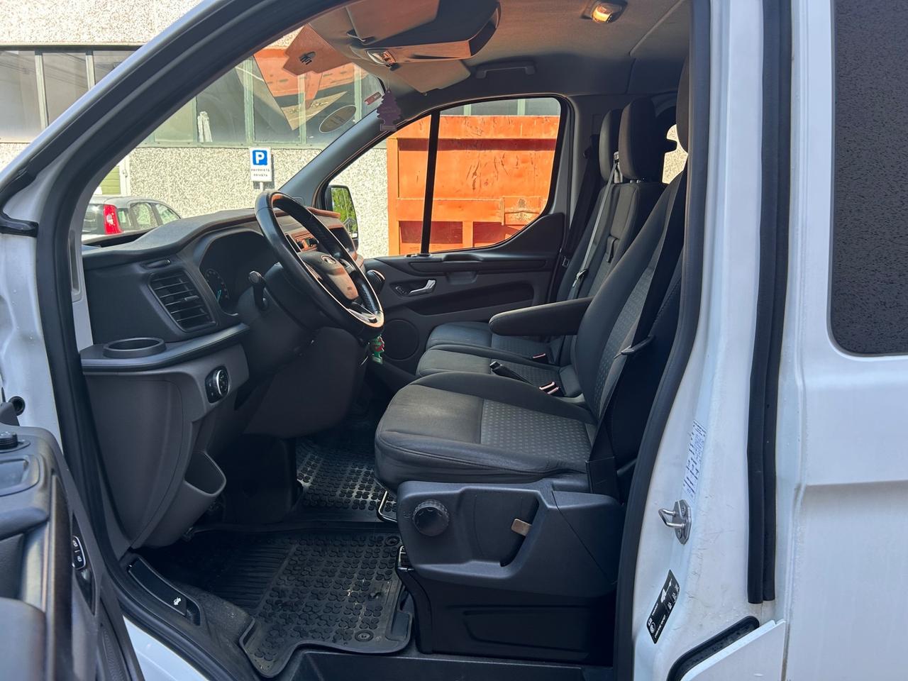 Ford Tourneo Custom Transit 300 2.0 TDCi 130 CV Titanium Doppia Cabina 6 Posti