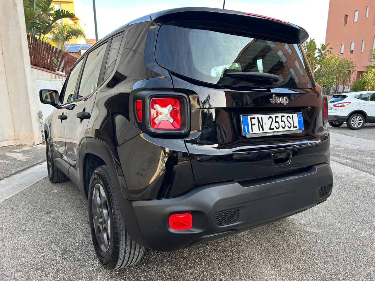 Jeep Renegade 1.6 Mjt Sport ideale per neo patenta