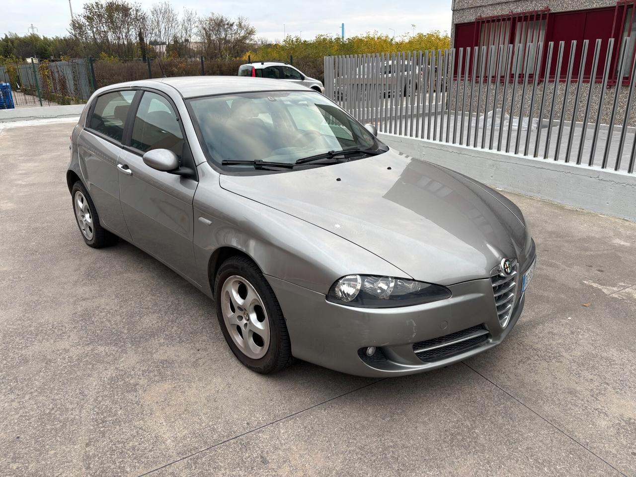 Alfa Romeo 147 1.6 16V TS (105) 5 porte Distinctive