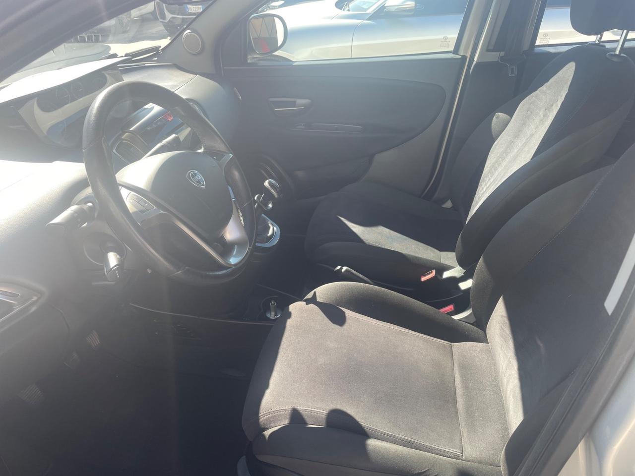 Lancia Ypsilon 1.2 69 CV 5 porte GPL Ecochic Silver