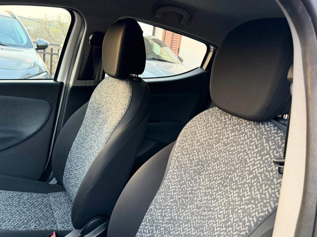 Lancia Ypsilon 1.2 69 cv. ELEFANTINO BLU