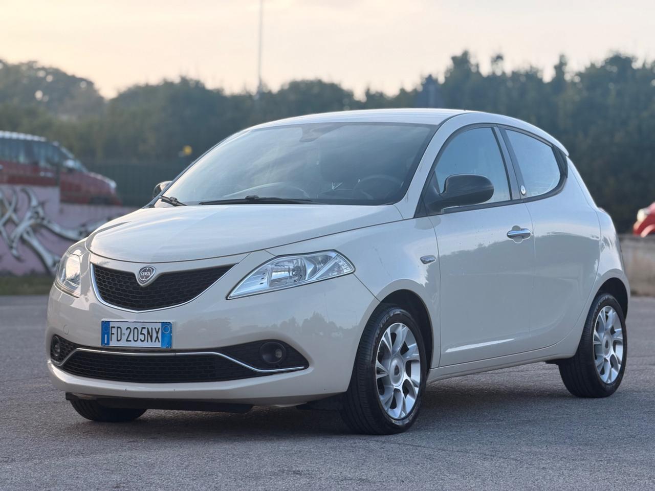 Lancia Ypsilon 1.2 69 CV 5 porte GPL Ecochic Gold