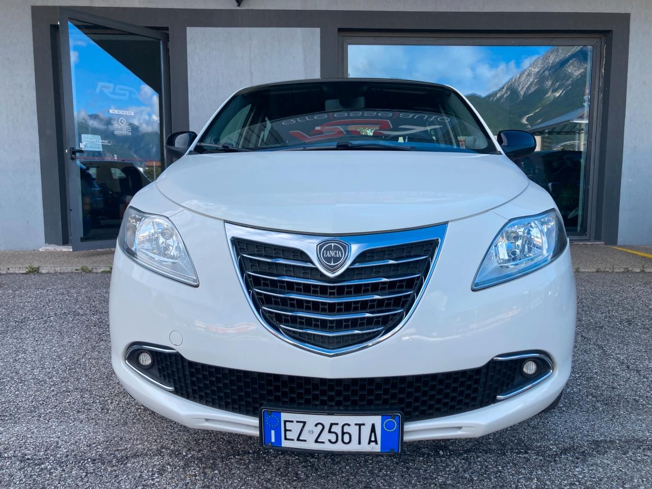 Lancia Ypsilon 1.2 69 CV 5 porte S&S Silver