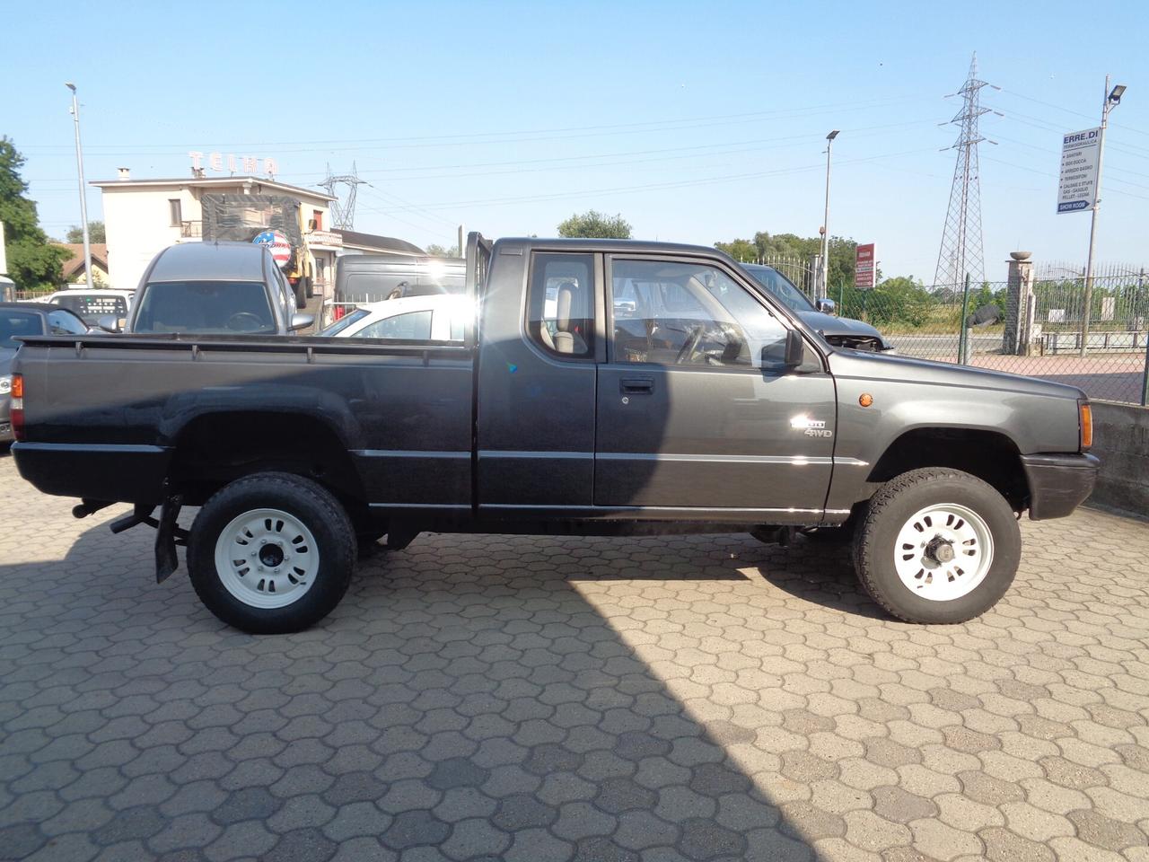 Mitsubishi L200 2.5 TD 4WD Club Cab Pick-up
