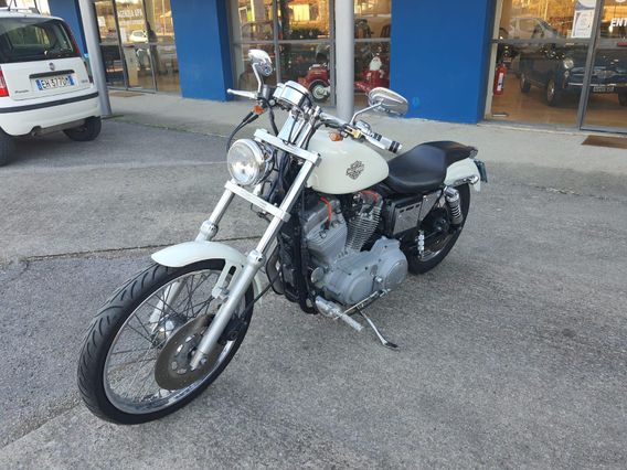 HARLEY-DAVIDSON SPORTSTER 883
