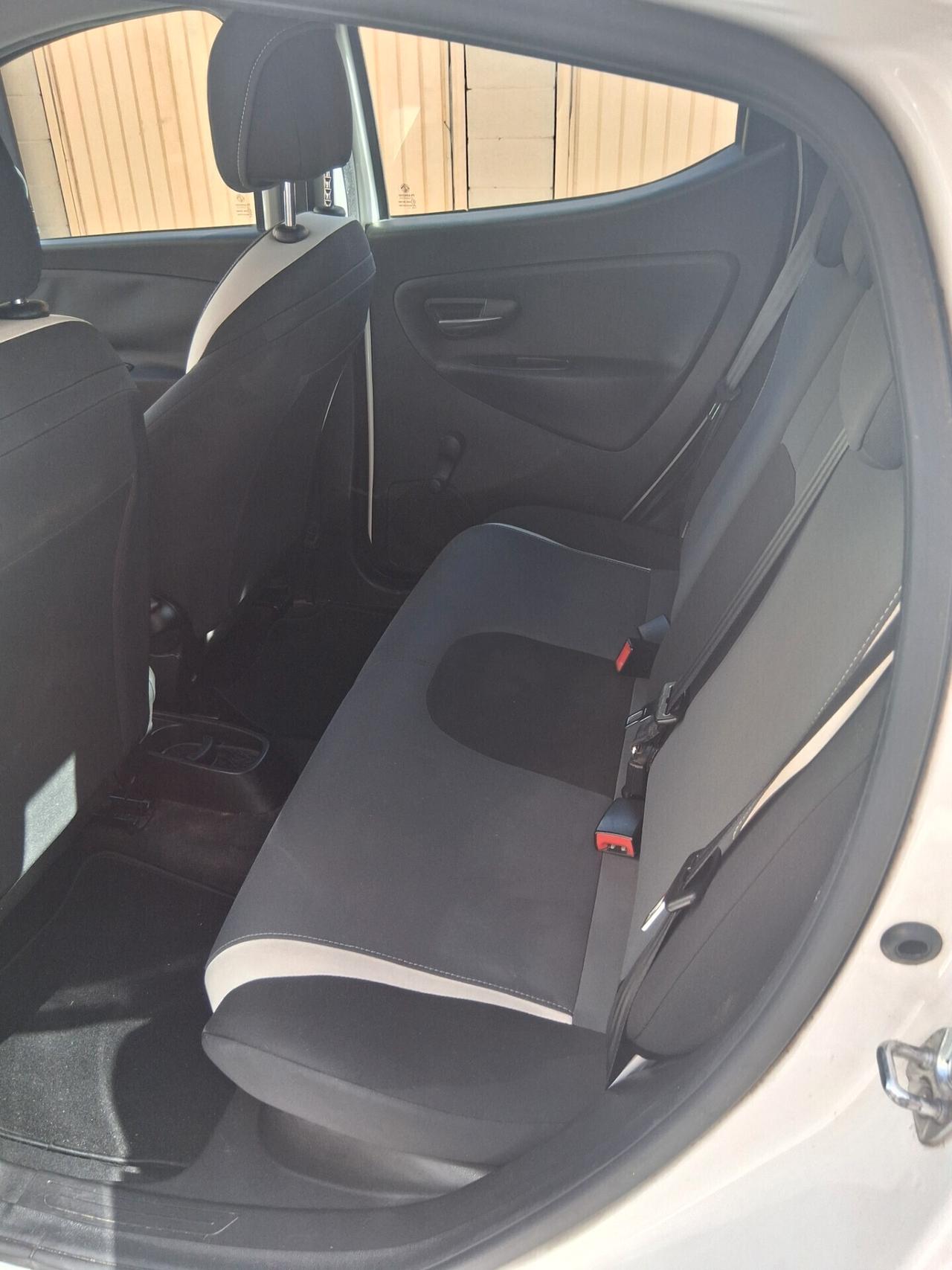 Lancia Ypsilon 1.2 69 CV 5 porte Silver