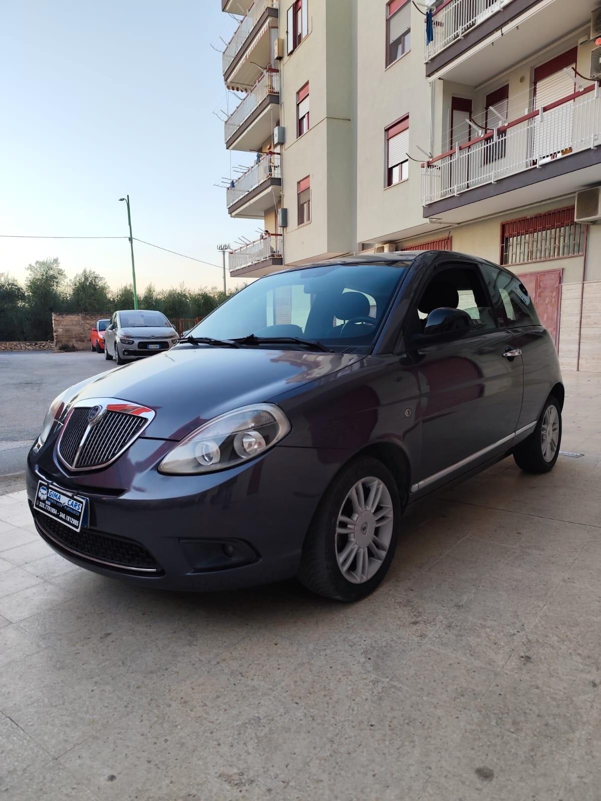 Lancia Ypsilon 1.3 MJT 75 CV Unyca