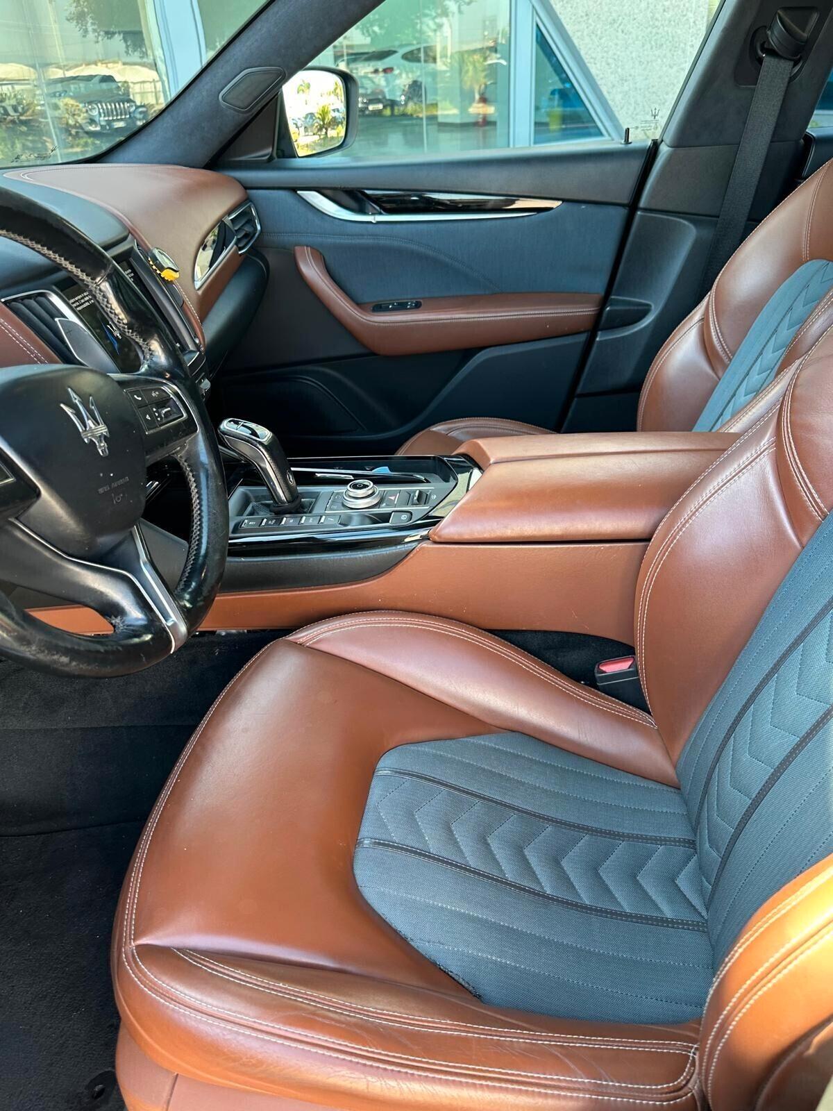 Maserati Levante Granlusso 350cv offerta T-Stock prezzo imperdibile