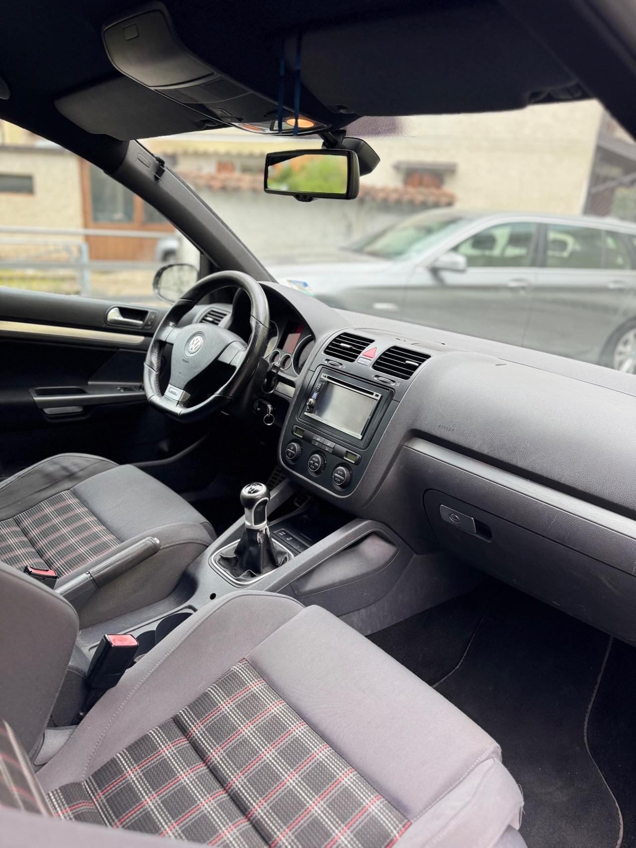 Volkswagen Golf GTI 2.0 16V TFSI 3p.