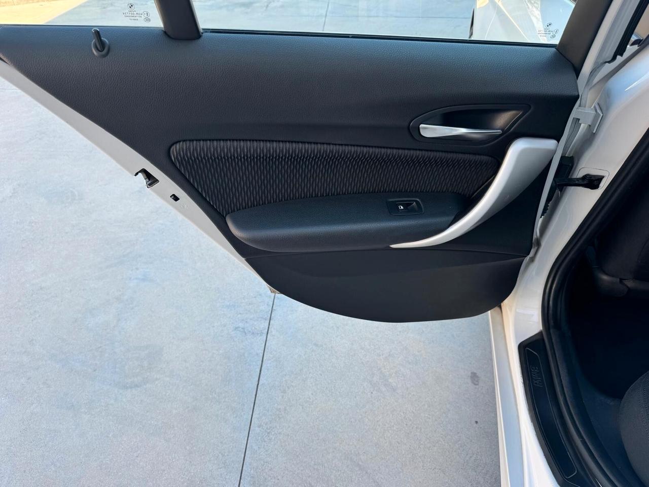 Bmw 118 118d 5p. Unique