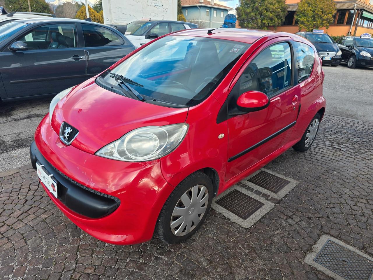 Peugeot 107 1.0 68CV 3p. Sweet Years con 190.000km