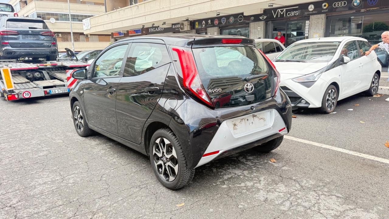 Toyota Aygo Connect 1.0 VVT-i 72 CV 5 porte x-play LED NAVI KAMERA PDC CERCHI 16 BLUETOOTH