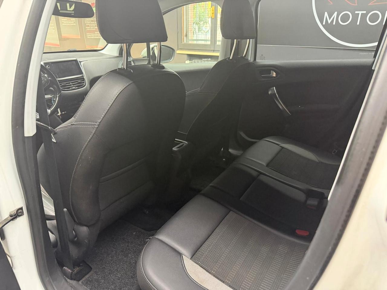 Peugeot 2008 BlueHDi 100 Allure