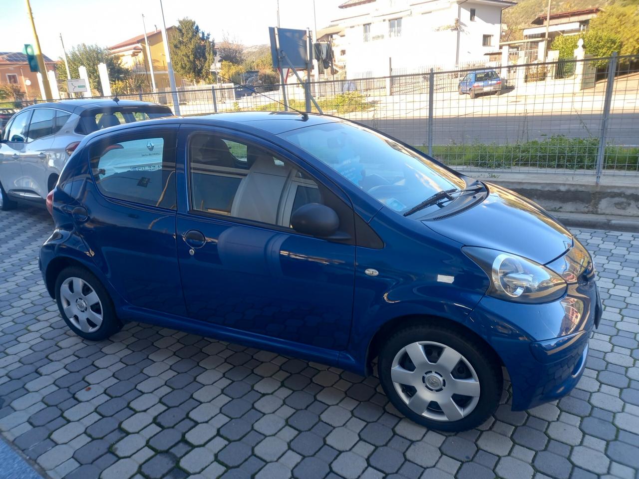 Toyota Aygo 1.0 5 PORTE ** UNICO PROPRIETARIO - COME NUOVA **