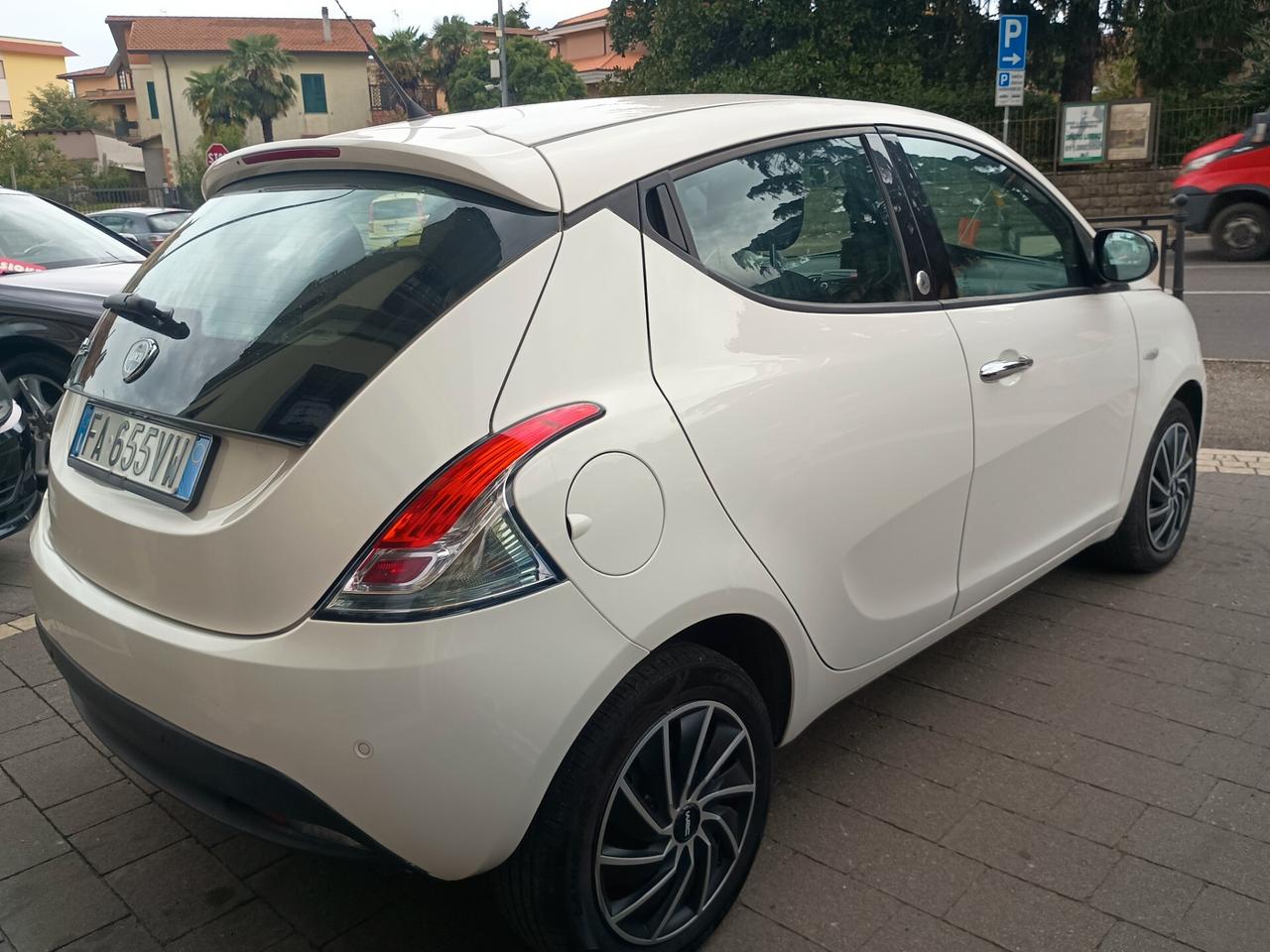 Lancia Ypsilon 1.2 69 CV 5 porte GPL Ecochic Silver
