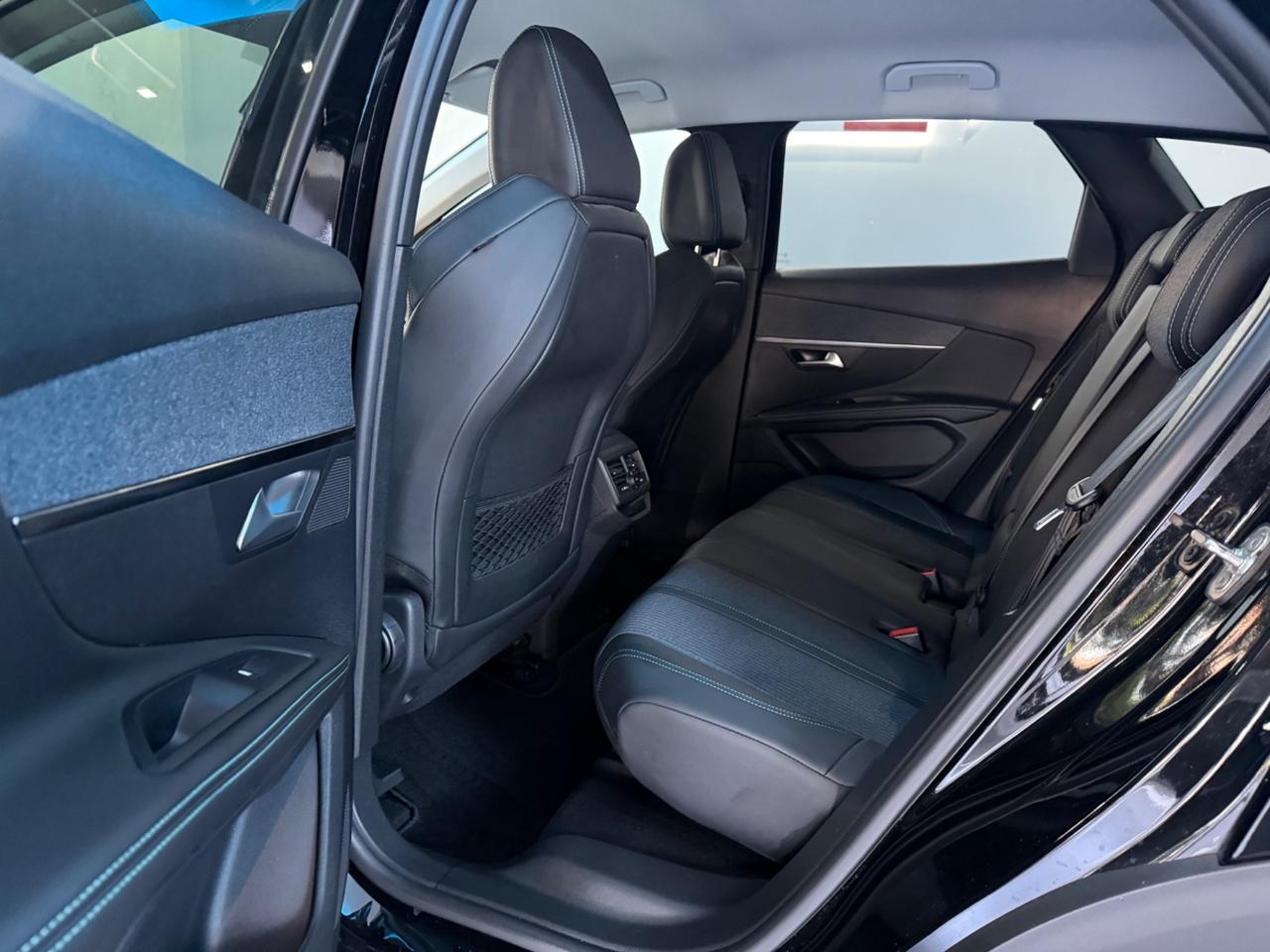 Peugeot 3008 BlueHDi 130 S&S EAT8 Active Pack