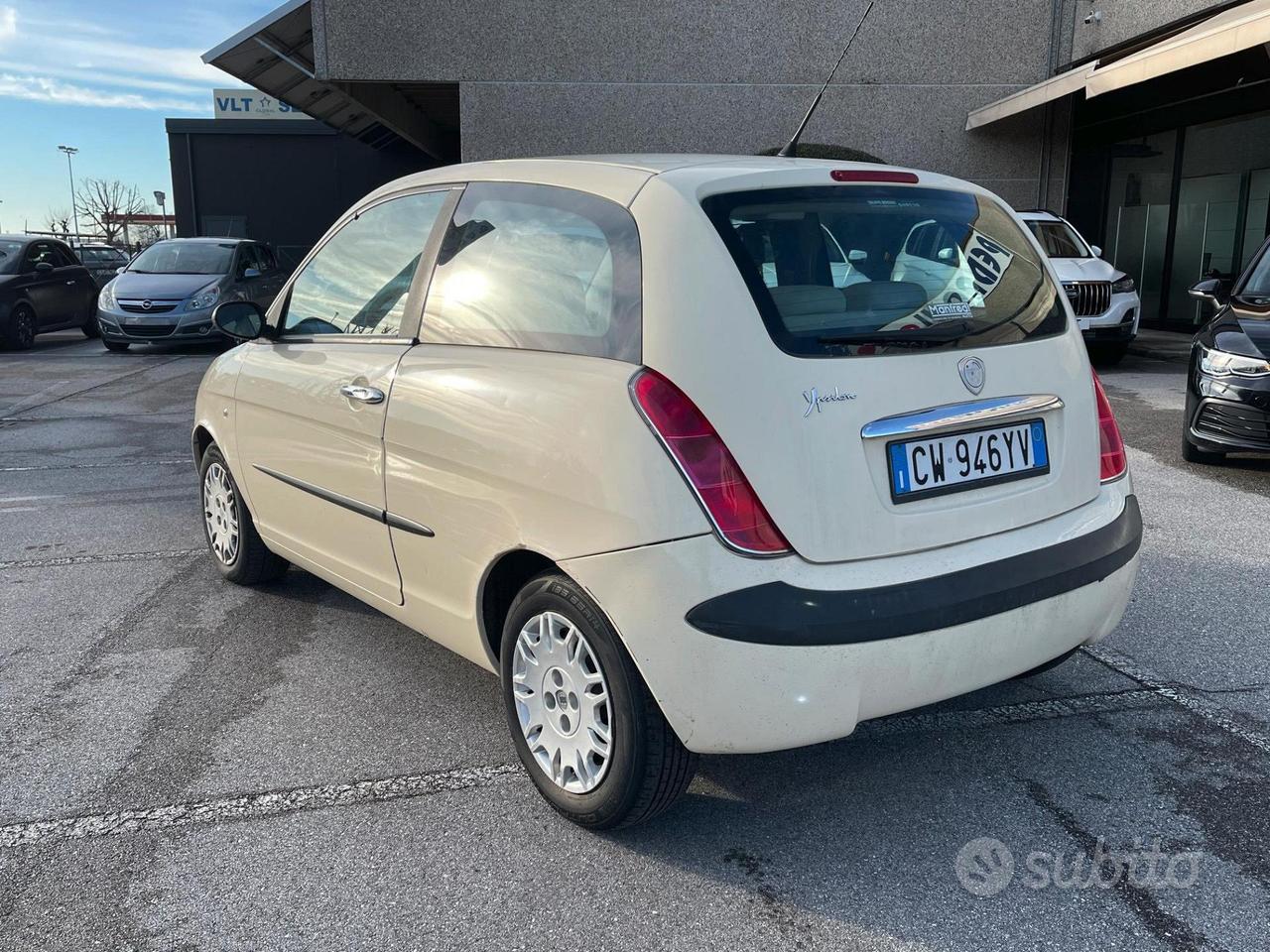 Lancia Ypsilon 3 Porte Ypsilon 1.2 16v Argento GPL